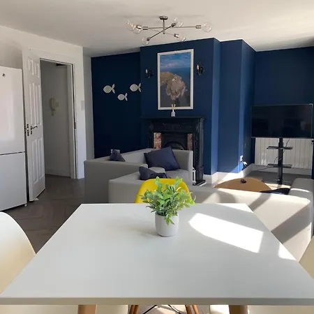 דירה Town Center Beautiful 2 Bed