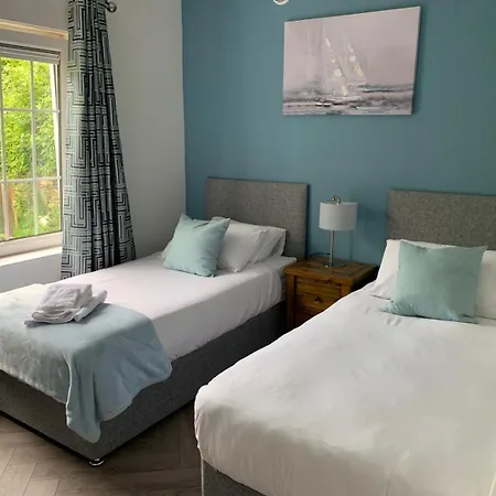 Town Center Beautiful 2 Bed Apartmán