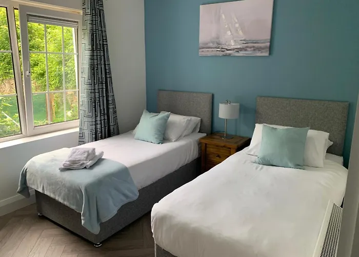 Town Center Beautiful 2 Bed Apartment