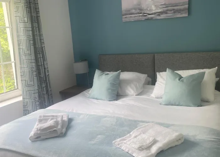 Town Center Beautiful 2 Bed Apartment *